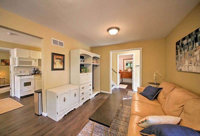 Quiet St Charles Cottage W/ Patio & 4 Acres