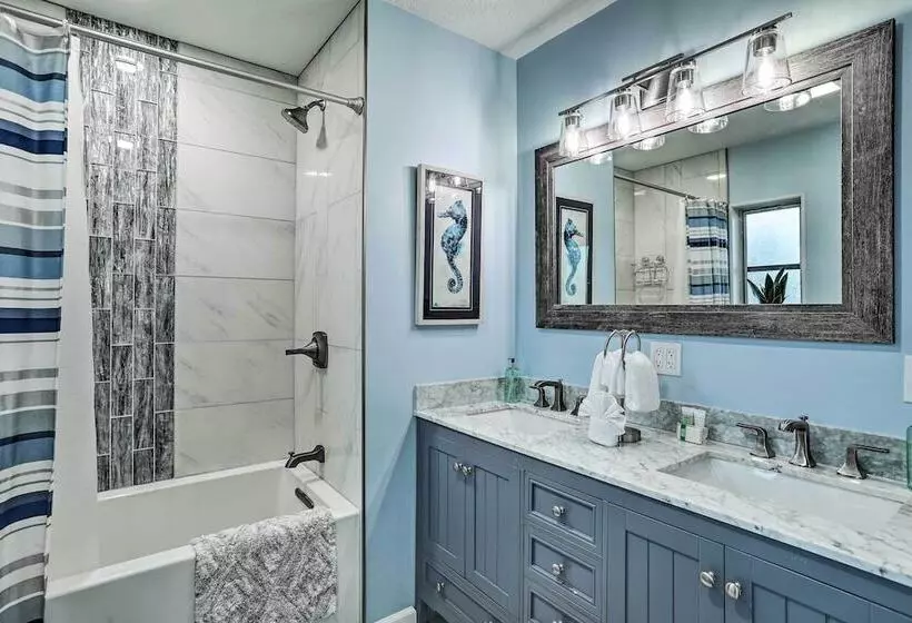 Remodeled St Petersburg Retreat W/ Hot Tub!