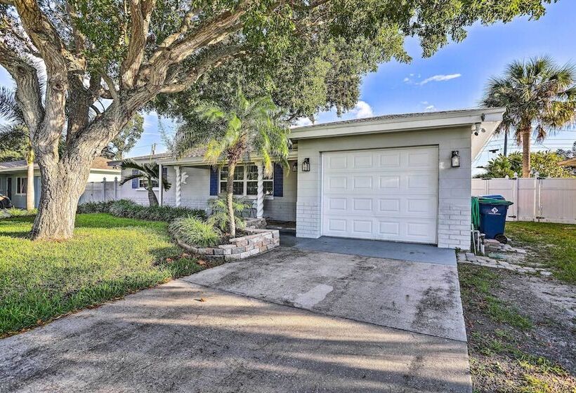 Remodeled St Petersburg Retreat W/ Hot Tub!