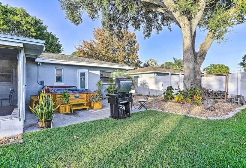 Remodeled St Petersburg Retreat W/ Hot Tub!