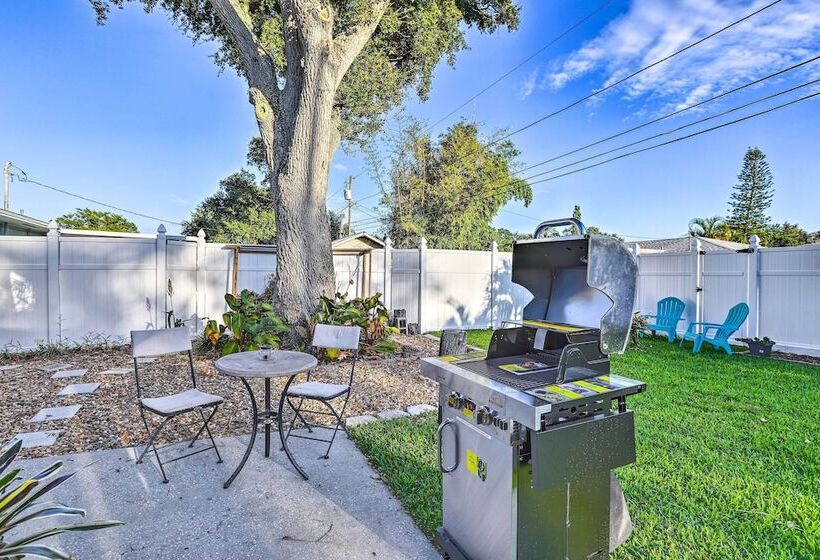 Remodeled St Petersburg Retreat W/ Hot Tub!