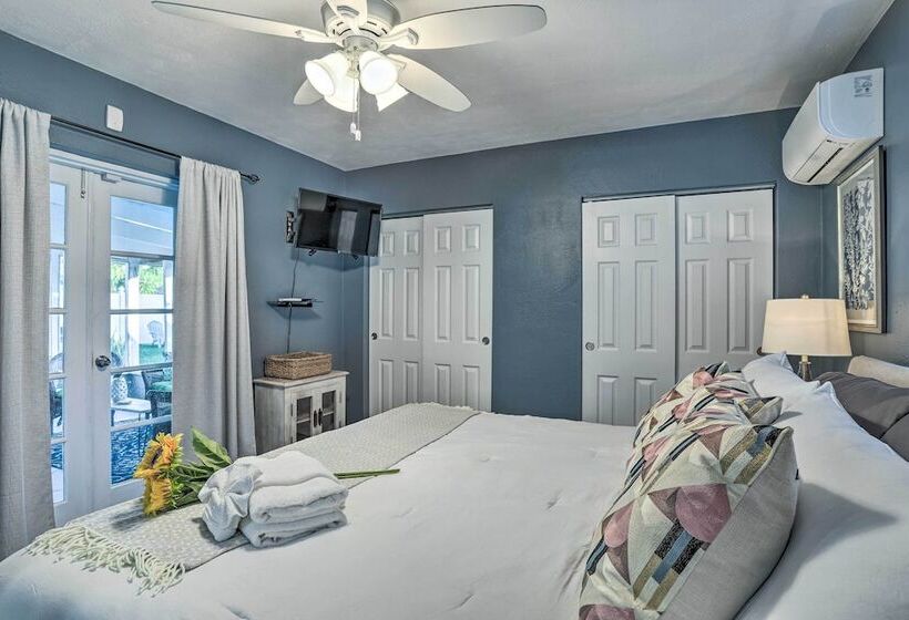 Remodeled St Petersburg Retreat W/ Hot Tub!