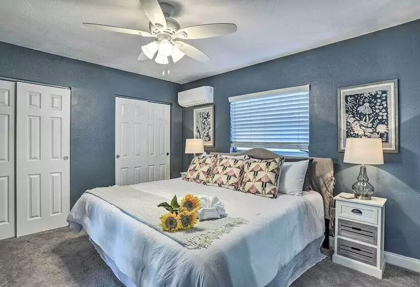 Remodeled St Petersburg Retreat W/ Hot Tub!