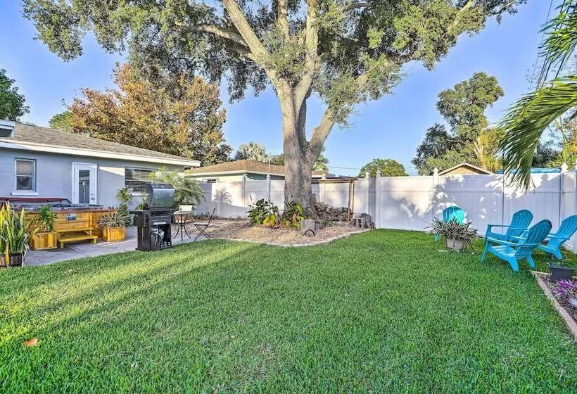 Remodeled St Petersburg Retreat W/ Hot Tub!
