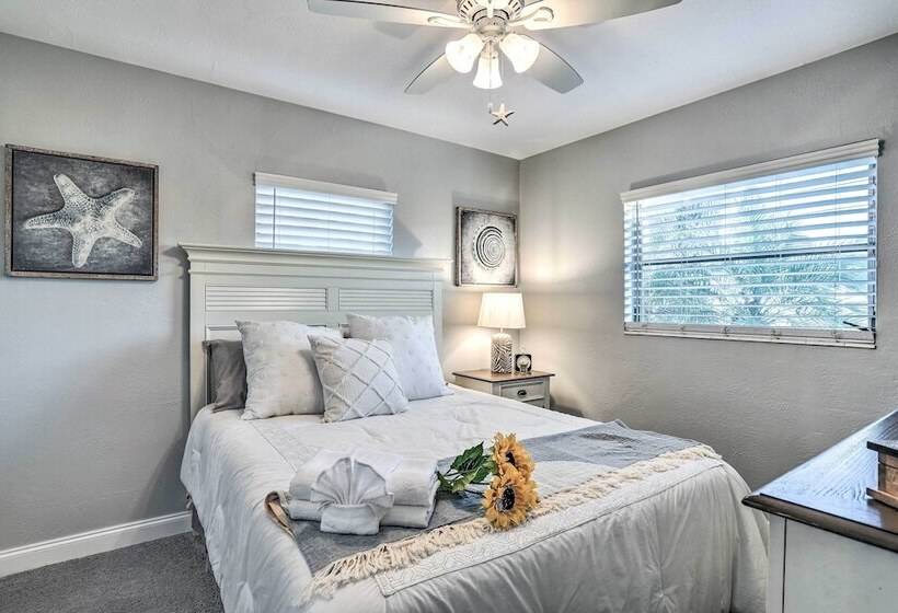 Remodeled St Petersburg Retreat W/ Hot Tub!