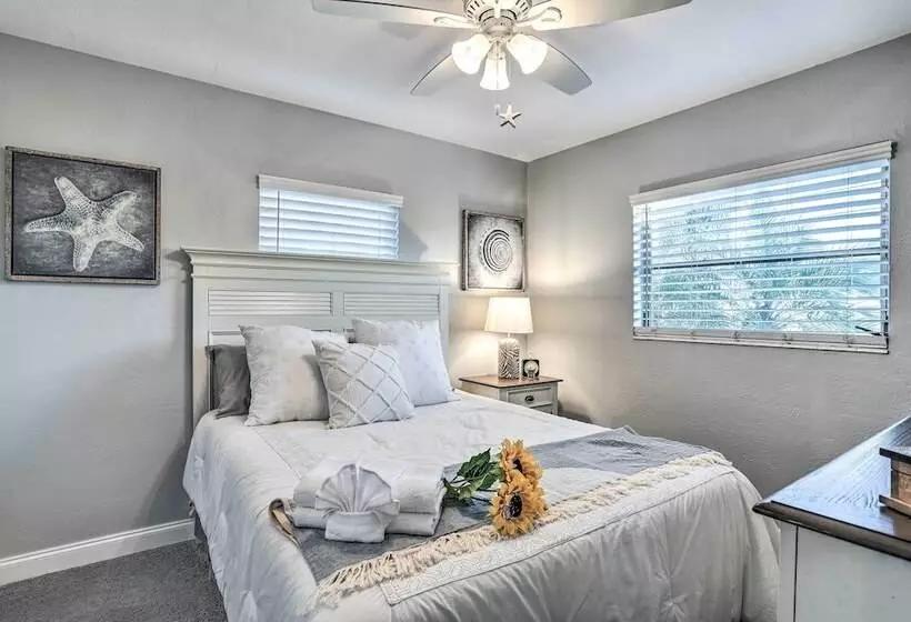 Remodeled St Petersburg Retreat W/ Hot Tub!