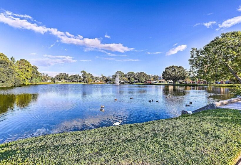 Remodeled St Petersburg Retreat W/ Hot Tub!