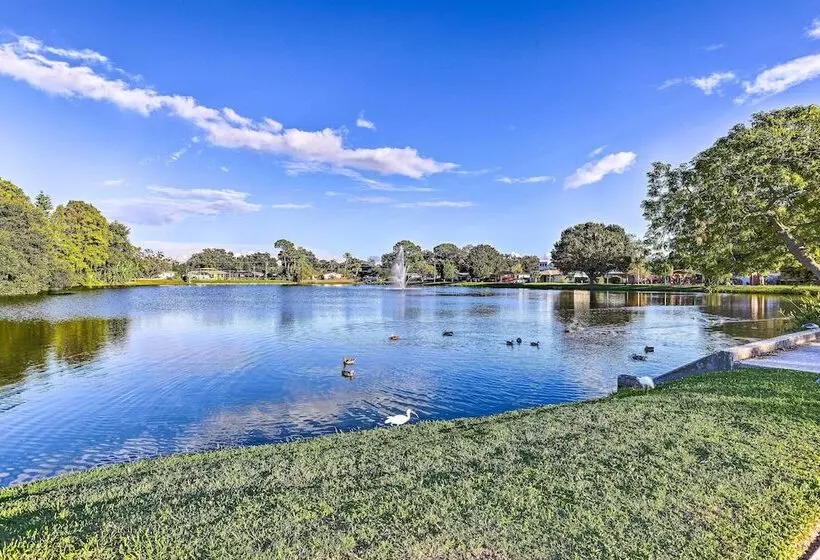 Remodeled St Petersburg Retreat W/ Hot Tub!