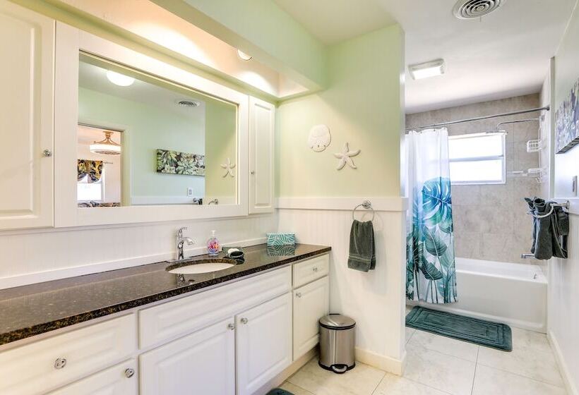 Sarasota House W/ Private Pool   4 Mi To Beach!