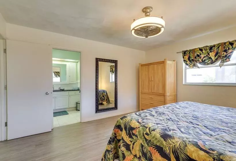 Sarasota House W/ Private Pool   4 Mi To Beach!