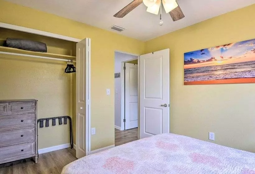 Sarasota Sunset House  W/ Spacious Patio!