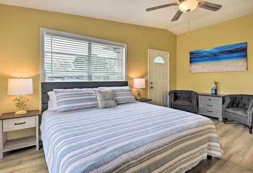 Sarasota Sunset House  W/ Spacious Patio!