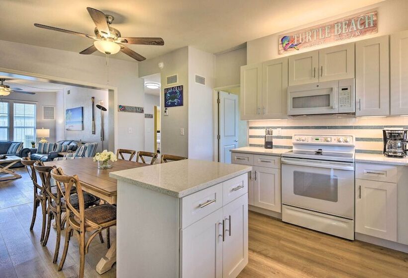 Sarasota Sunset House W/ Spacious Patio!