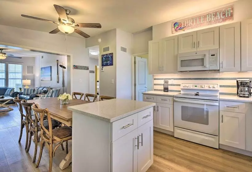 Sarasota Sunset House  W/ Spacious Patio!