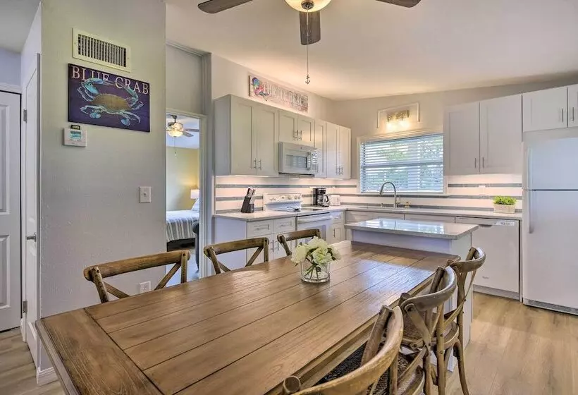 Sarasota Sunset House  W/ Spacious Patio!