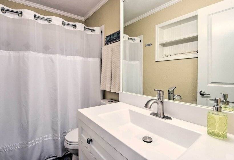 Sarasota Sunset House W/ Spacious Patio!