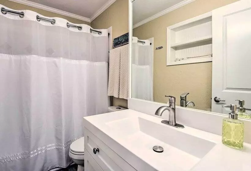 Sarasota Sunset House  W/ Spacious Patio!