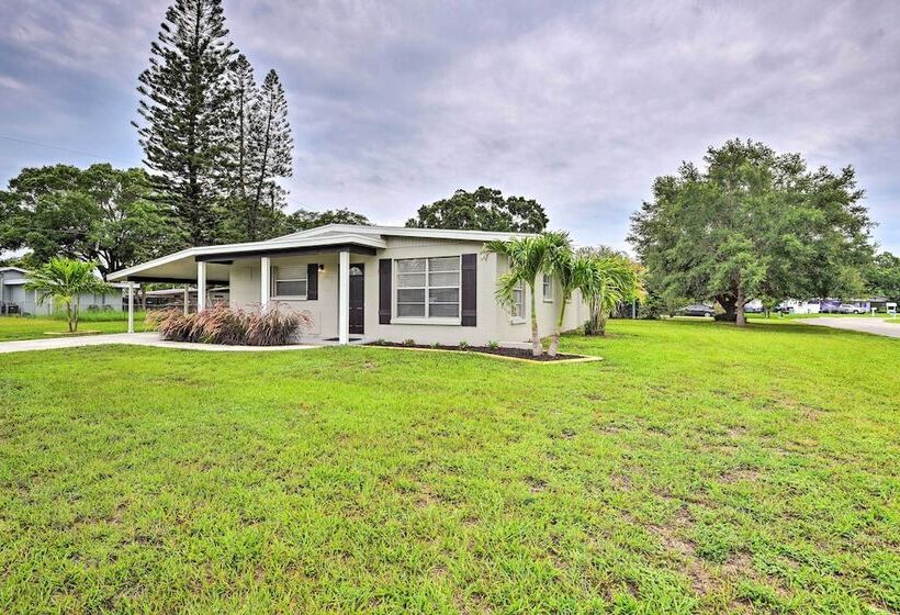Sarasota Sunset House W/ Spacious Patio!