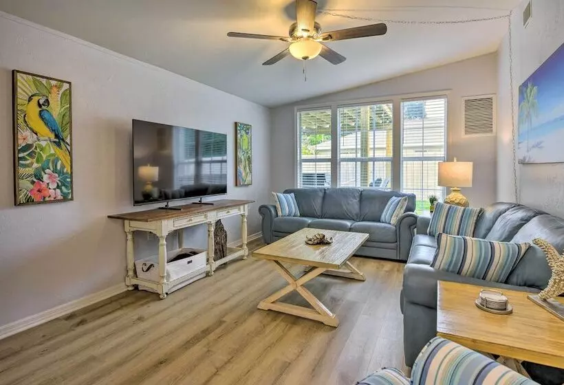 Sarasota Sunset House  W/ Spacious Patio!