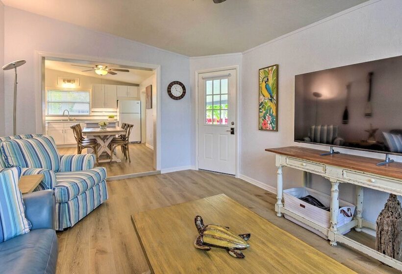 Sarasota Sunset House W/ Spacious Patio!