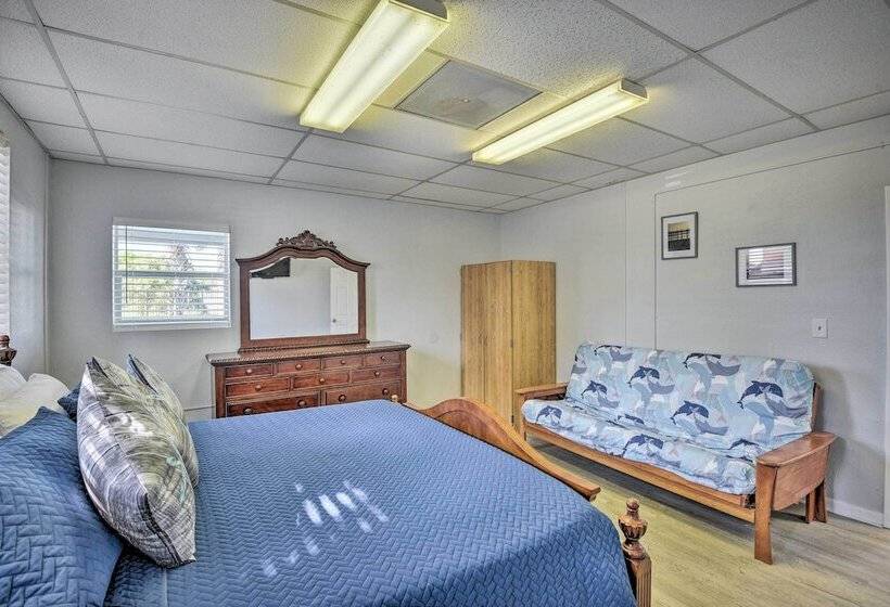 Serene Daytona Beach House W/ Private Yard!