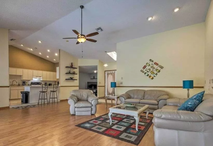 Spring Hill Home W/ Pool ~ 1 Mi To Weeki Wachee