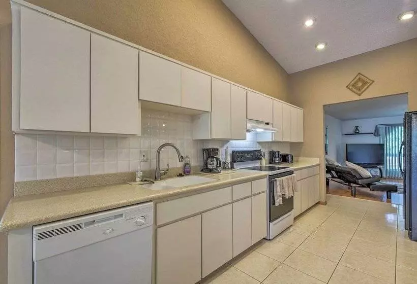 Spring Hill Home W/ Pool ~ 1 Mi To Weeki Wachee