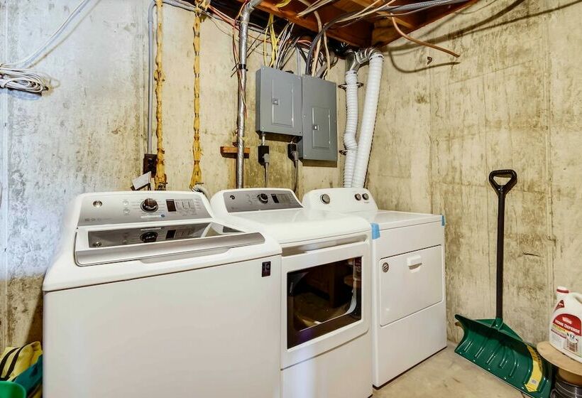 Stunning Lake Ozark Retreat W/ Dock & Boat Slip!