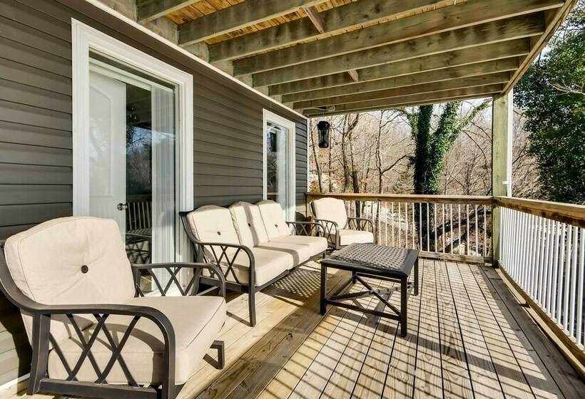 Stunning Lake Ozark Retreat W/ Dock & Boat Slip!