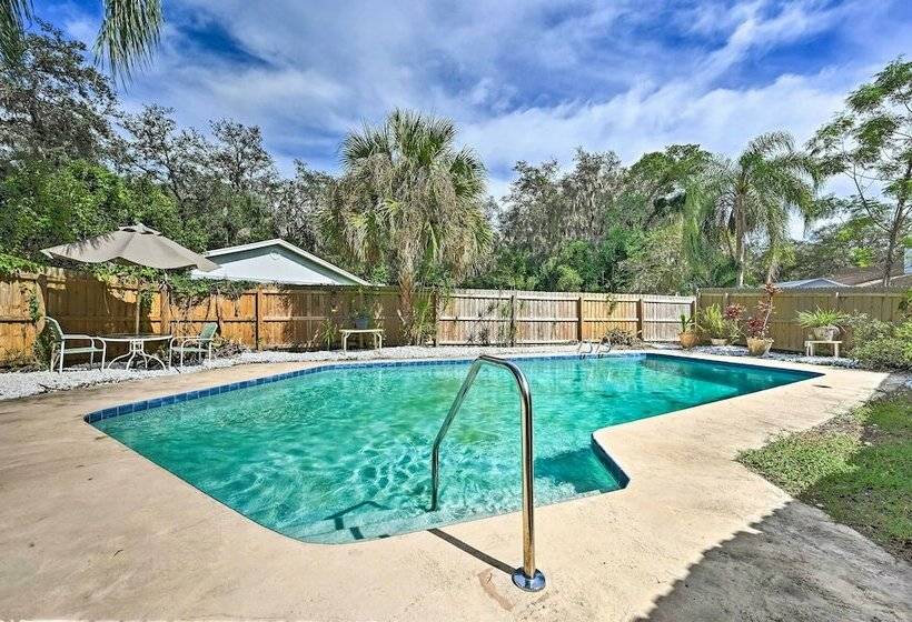 Tampa Home W/ Pool < 4 Mi To Busch Gardens!