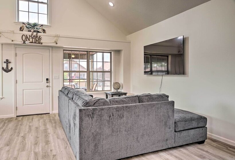 Updated Cabin W/ Direct Lake Access & Pool!