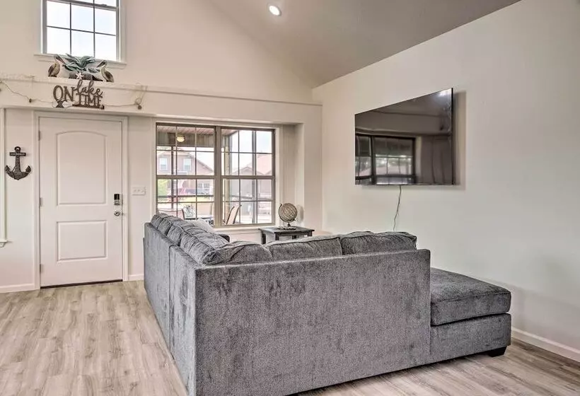 Updated Cabin W/ Direct Lake Access & Pool!