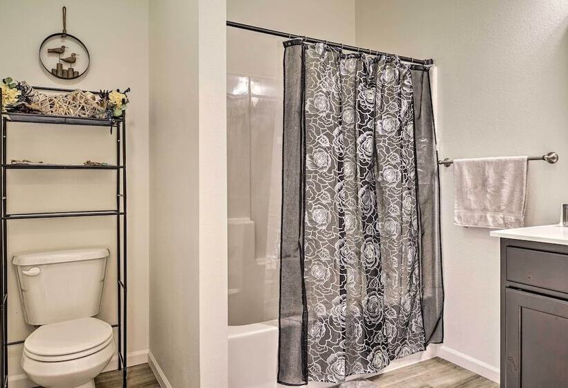 Updated Cabin W/ Direct Lake Access & Pool!