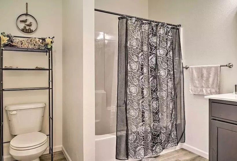 Updated Cabin W/ Direct Lake Access & Pool!