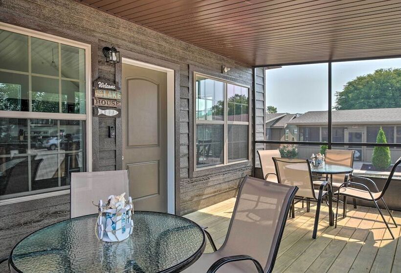 Updated Cabin W/ Direct Lake Access & Pool!