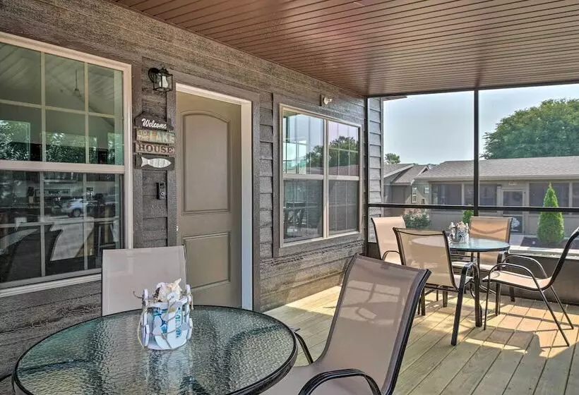 Updated Cabin W/ Direct Lake Access & Pool!