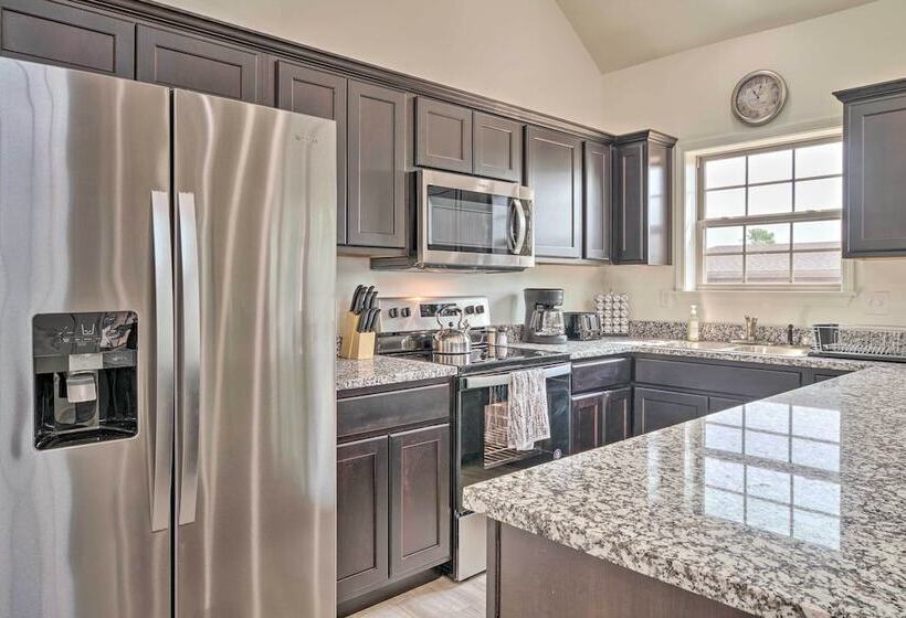 Updated Cabin W/ Direct Lake Access & Pool!