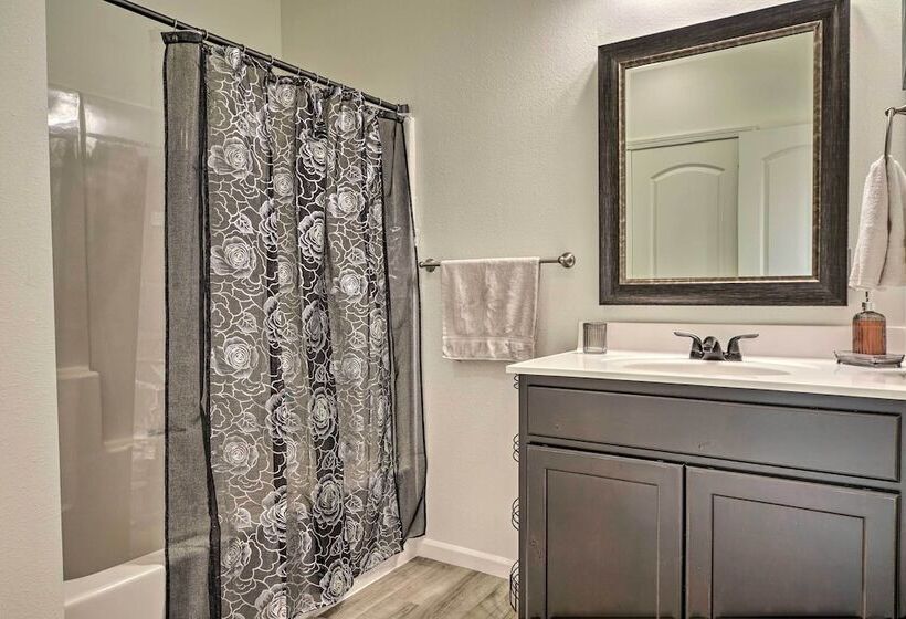 Updated Cabin W/ Direct Lake Access & Pool!