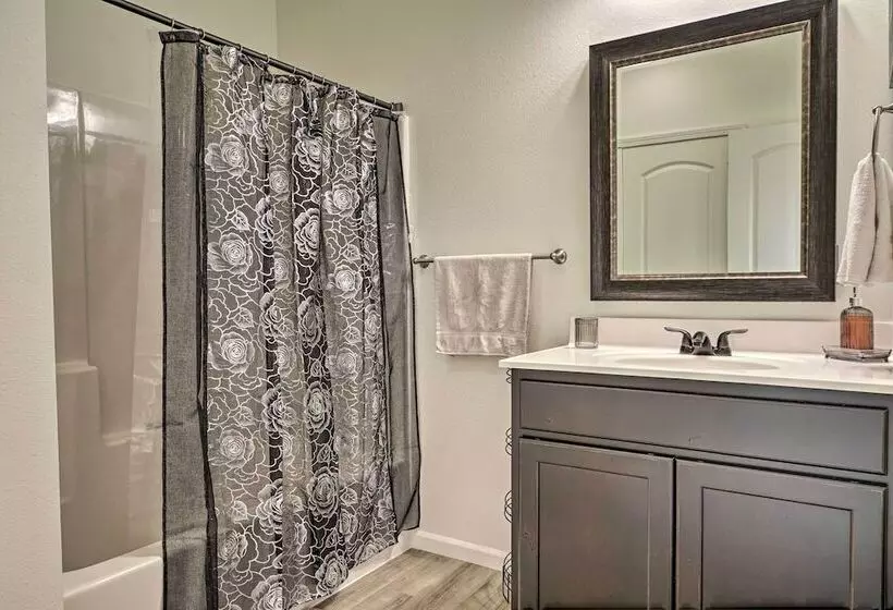 Updated Cabin W/ Direct Lake Access & Pool!