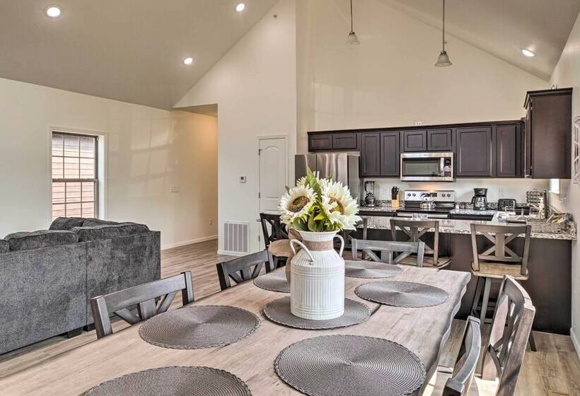 Updated Cabin W/ Direct Lake Access & Pool!