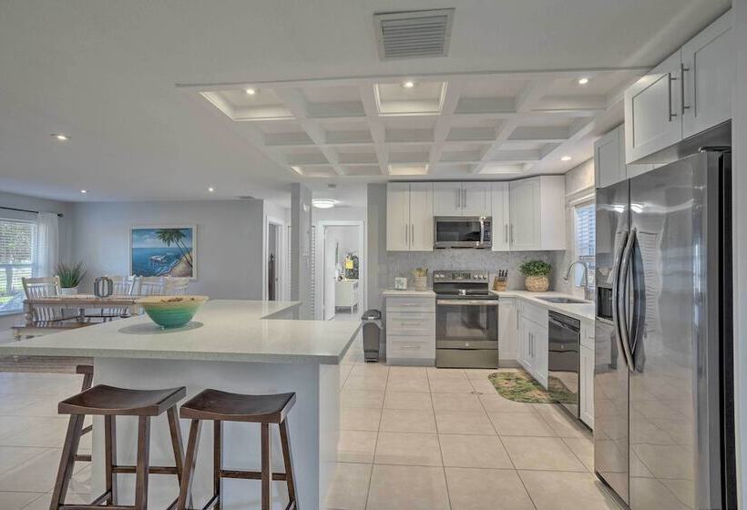 Dog Friendly Jensen Beach Home < 3 Mi To Ocean!