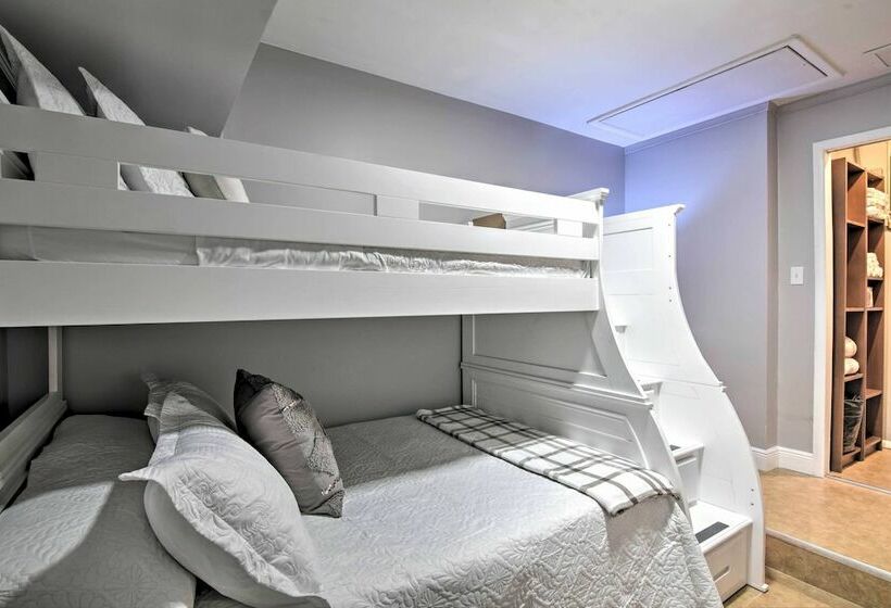 Amenitypacked Sunrise Home W/ Outdoor Pool!