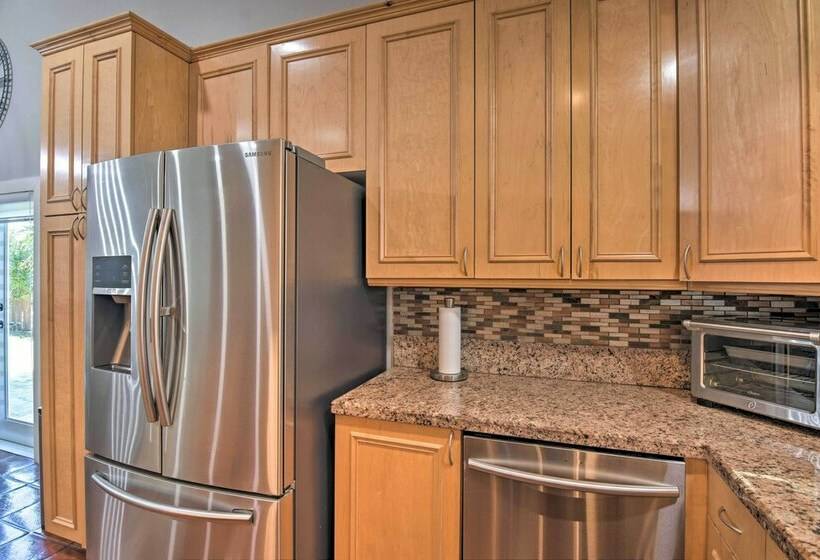 Amenitypacked Sunrise Home W/ Outdoor Pool!