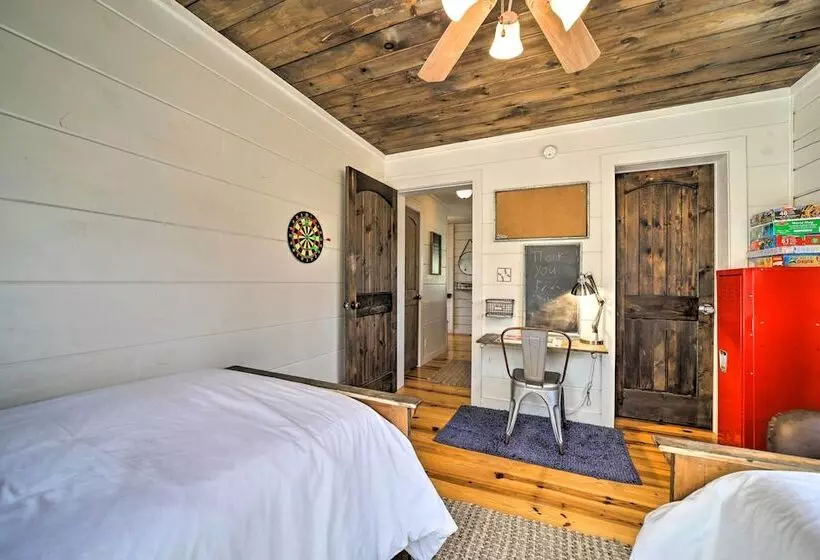 Deck + Fire Pits: Lake Toxaway Getaway!