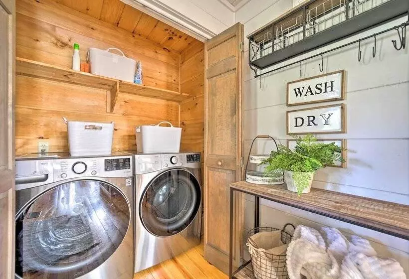 Deck + Fire Pits: Lake Toxaway Getaway!