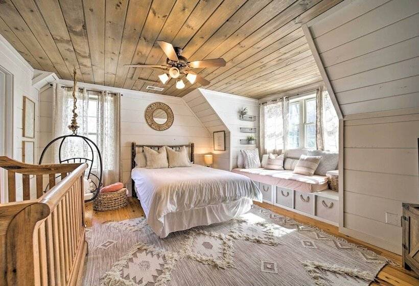 Deck + Fire Pits: Lake Toxaway Getaway!