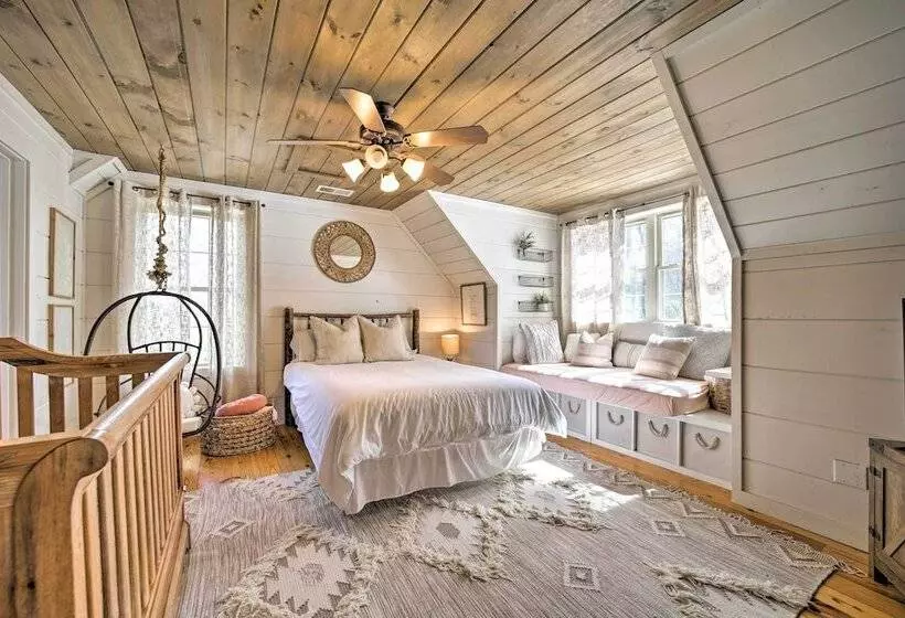 Deck + Fire Pits: Lake Toxaway Getaway!