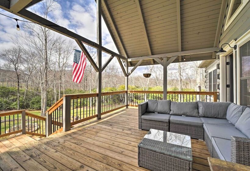 Deck + Fire Pits: Lake Toxaway Getaway!