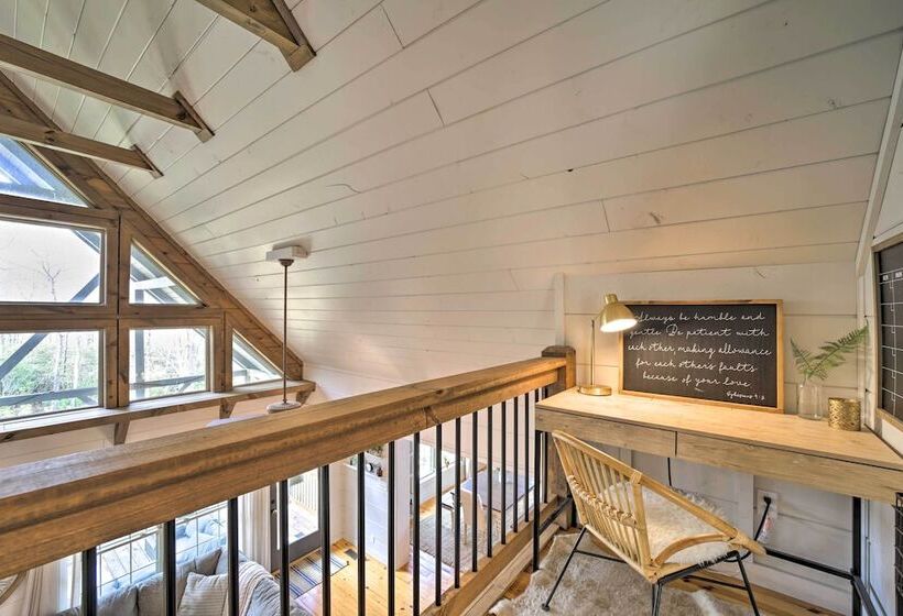 Deck + Fire Pits: Lake Toxaway Getaway!