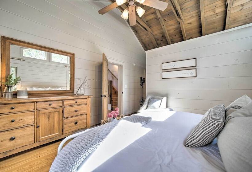 Deck + Fire Pits: Lake Toxaway Getaway!